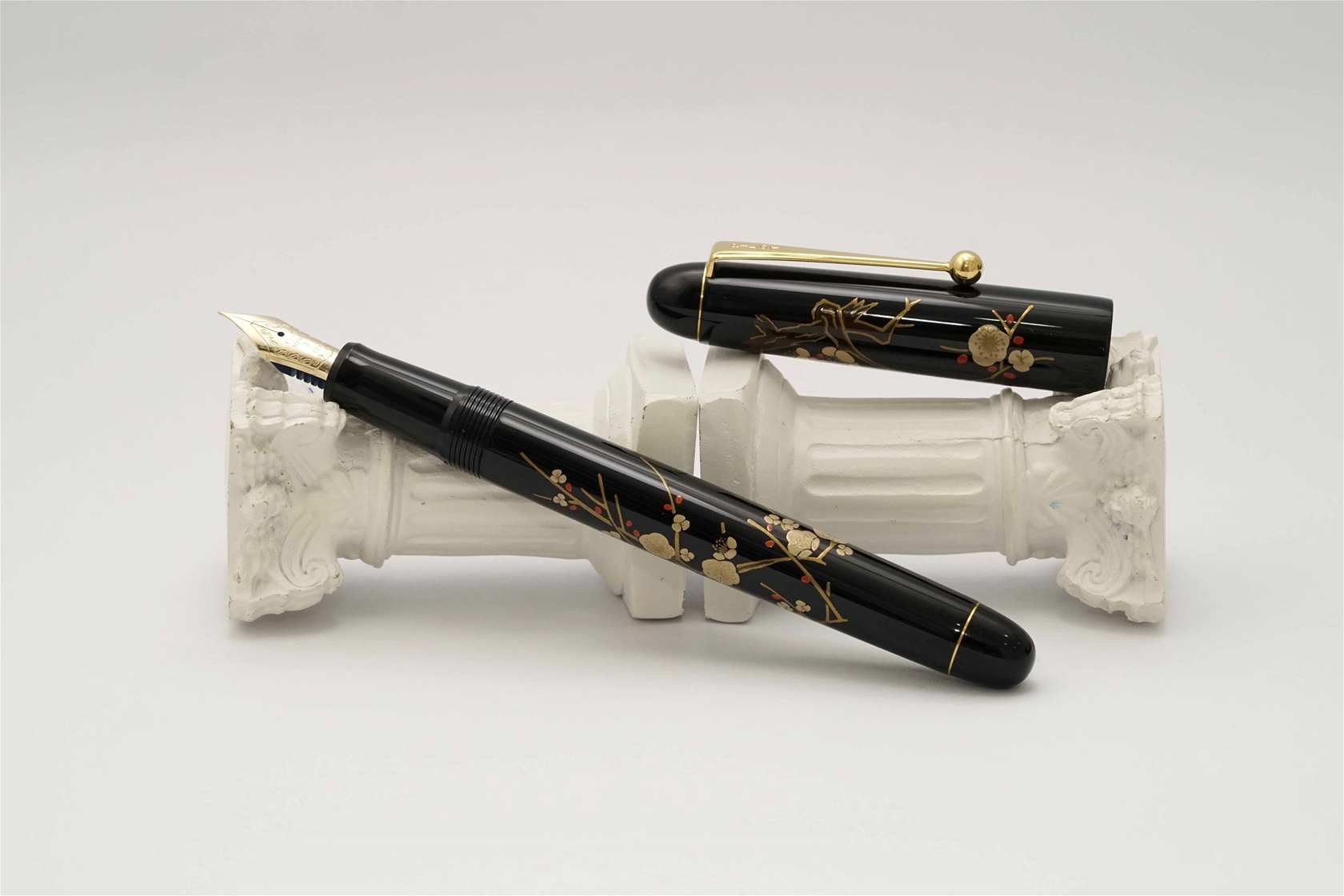 Bút máy Pilot Namiki Maki-e Flowers of Plum Tree 14K F