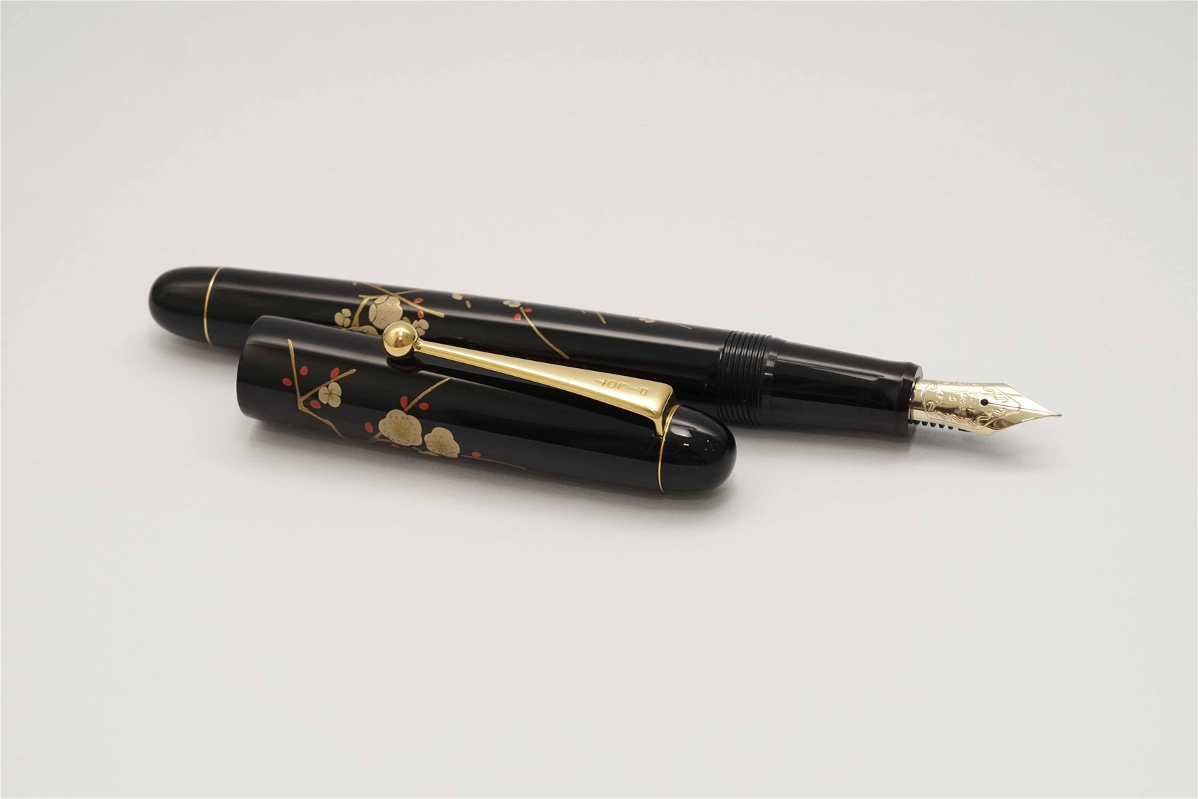 Bút máy Pilot Namiki Maki-e Flowers of Plum Tree 14K F