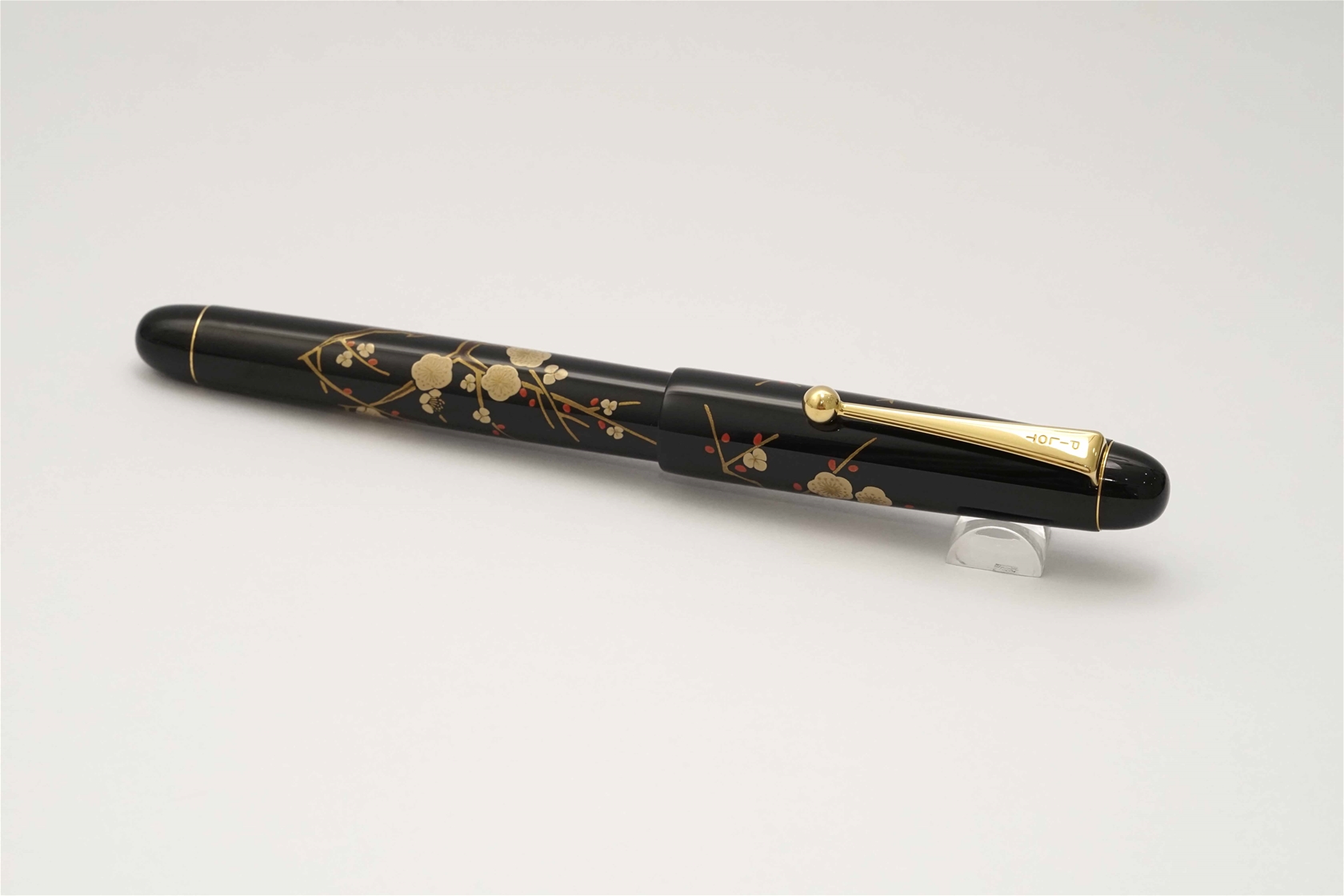 Bút máy Pilot Namiki Maki-e Flowers of Plum Tree 14K F