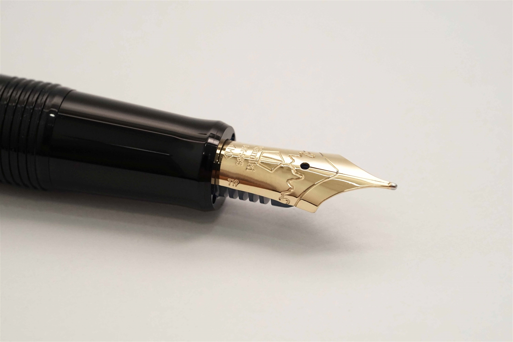 Bút máy Pilot Namiki Nippon Art Mount Fuji and Ship 14K M