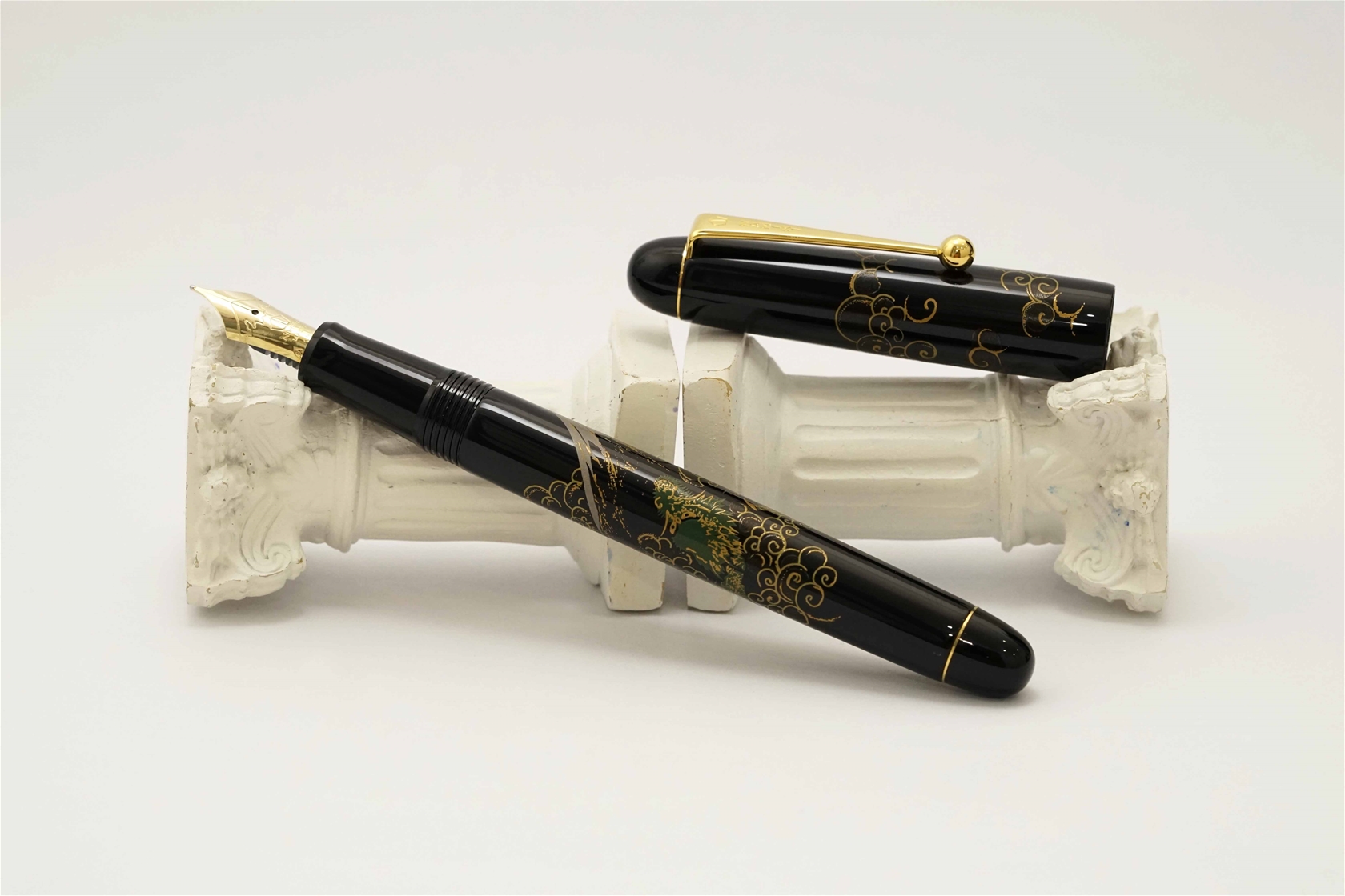 Bút máy Pilot Namiki Nippon Art Mountain Fuji & Dragon 14K M