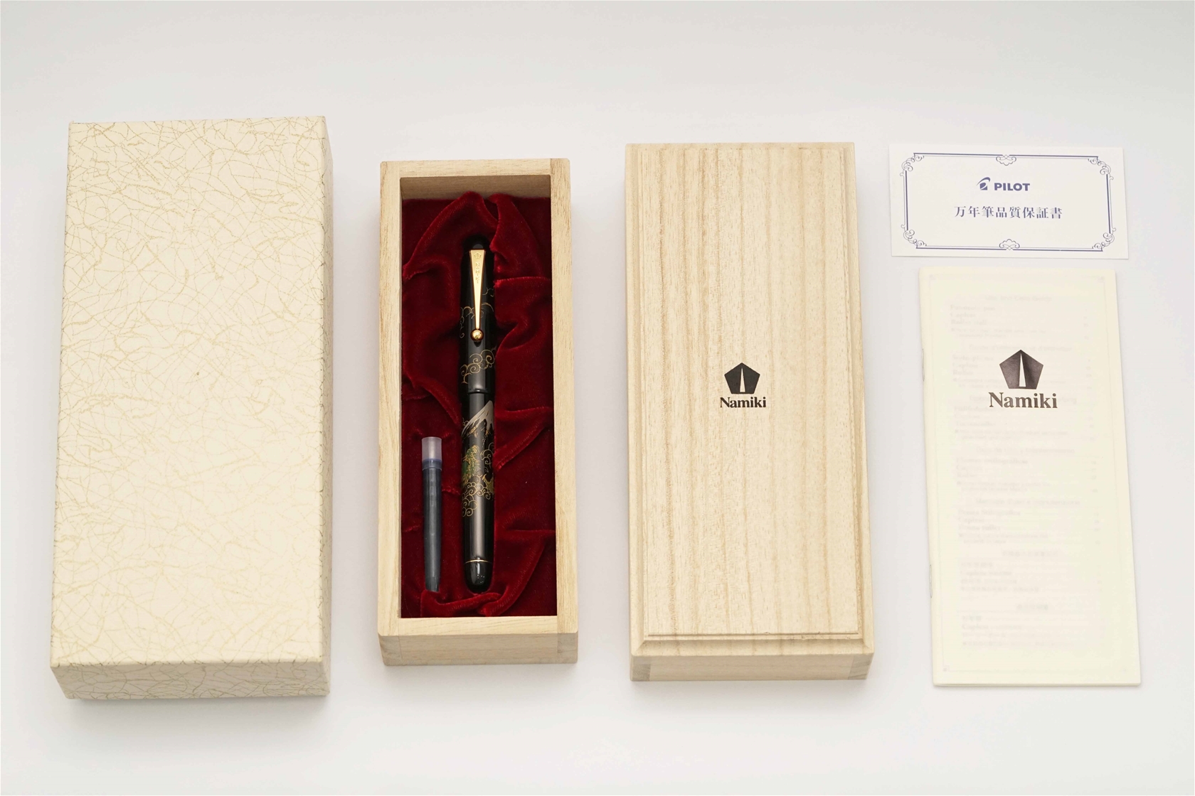 Bút máy Pilot Namiki Nippon Art Mountain Fuji & Dragon 14K M