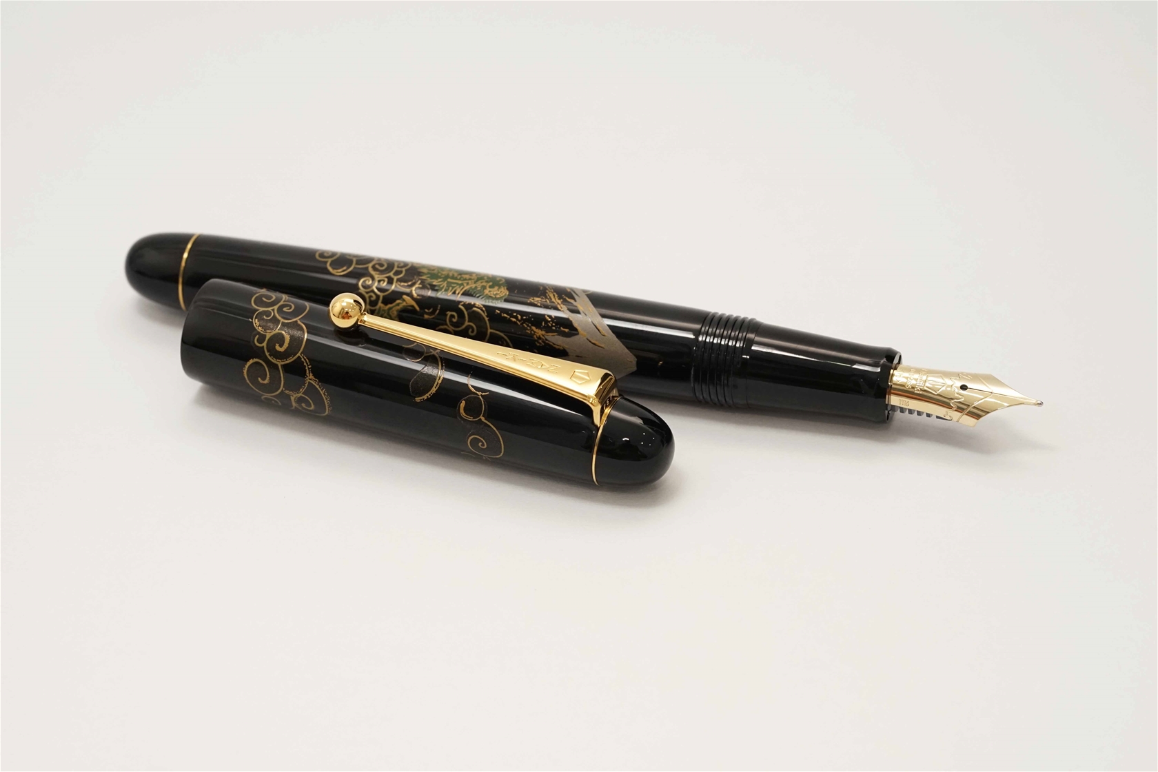 Bút máy Pilot Namiki Nippon Art Mountain Fuji & Dragon 14K M