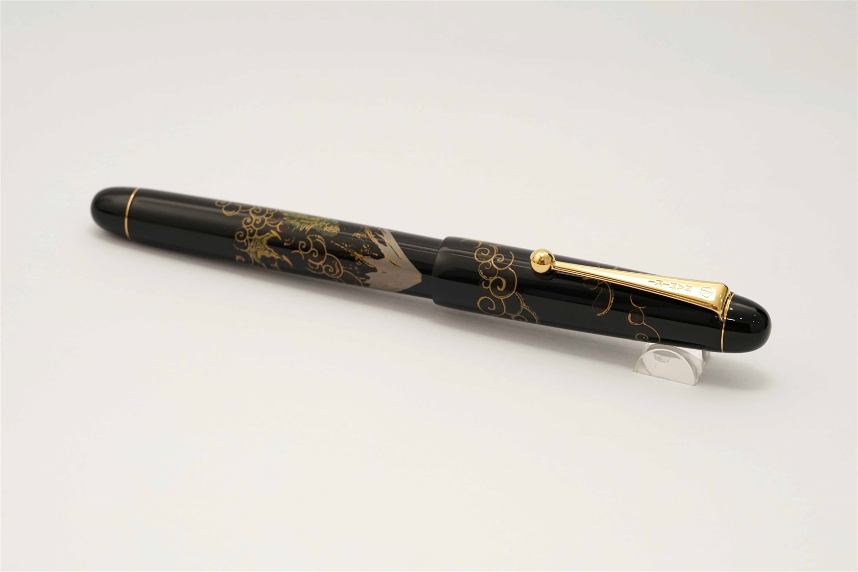 Bút máy Pilot Namiki Nippon Art Mountain Fuji & Dragon 14K M