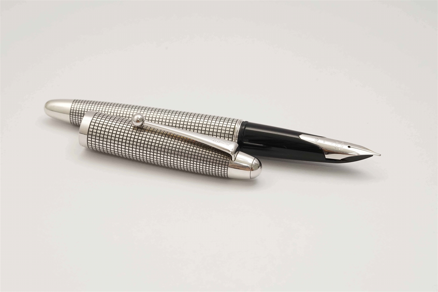 Bút máy Pilot Namiki Sterling Silver Ishidatami Lattice 18K M