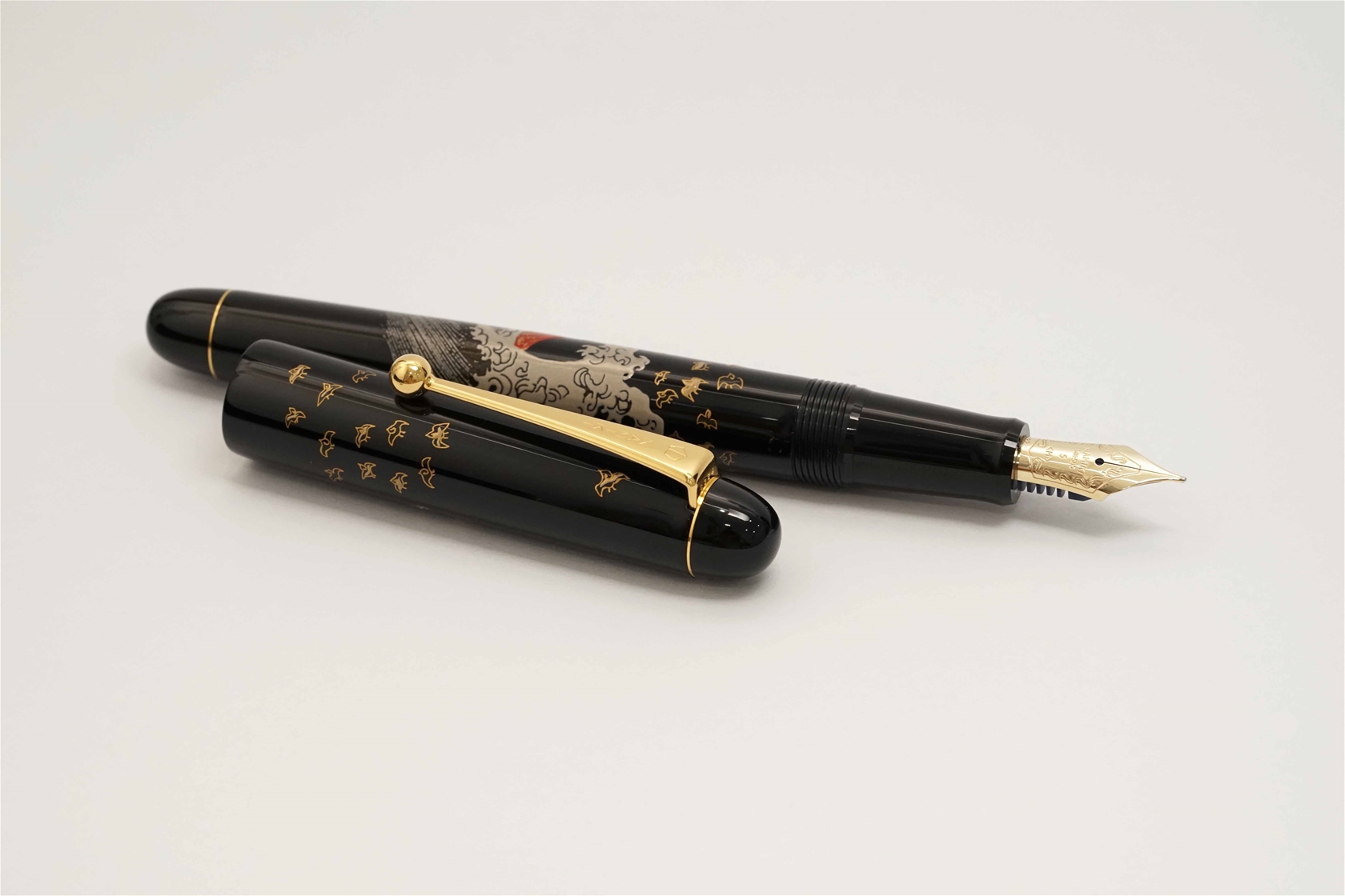 Bút máy Pilot Namiki Tradition Mount Fuji and Wave 14K M