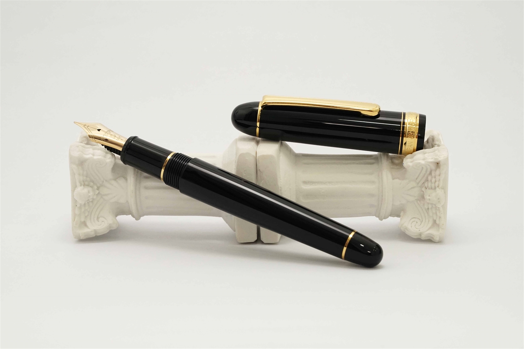 Bút máy Platinum 3776 Century Black 14K SF