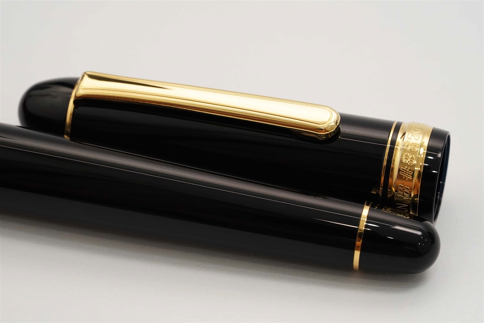 Bút máy Platinum 3776 Century Black 14K SF