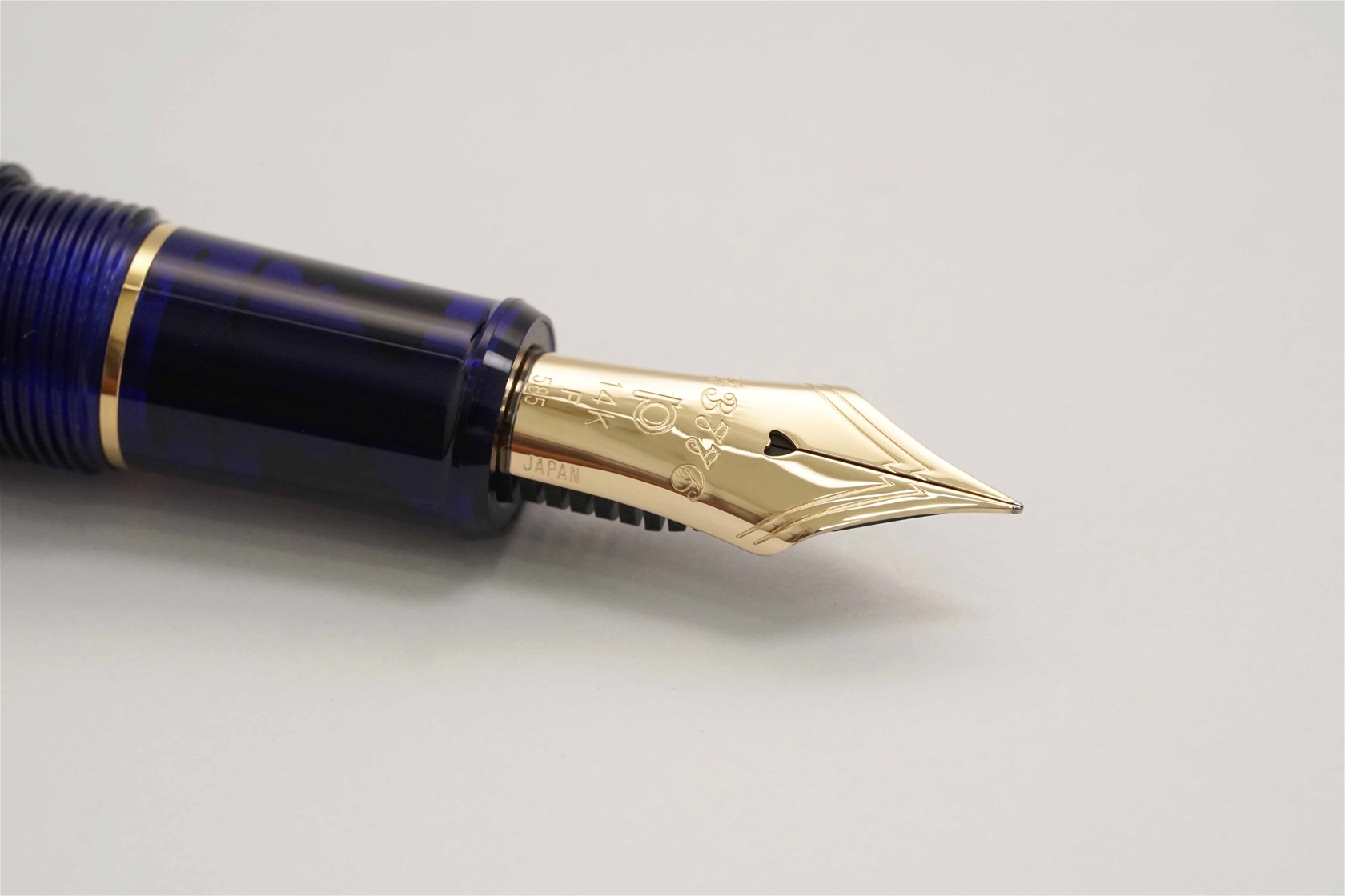 Bút máy Platinum 3776 Century Chartres Blue 14K SF