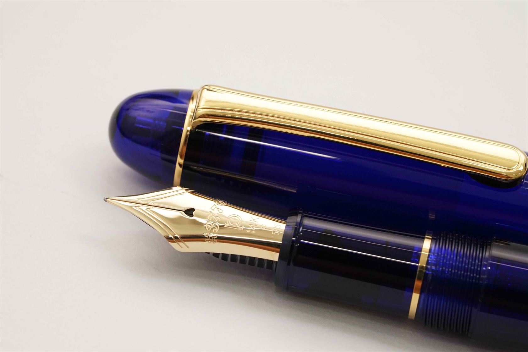 Bút máy Platinum 3776 Century Chartres Blue 14K SF
