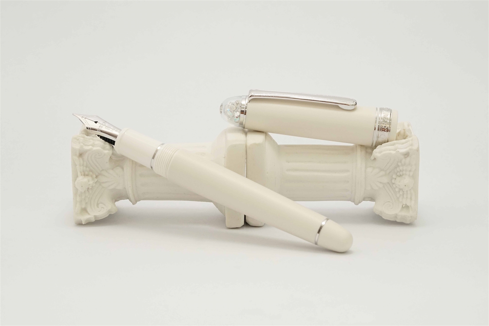 Bút máy Platinum 3776 Century Shape of a Heart Ivory 14K M