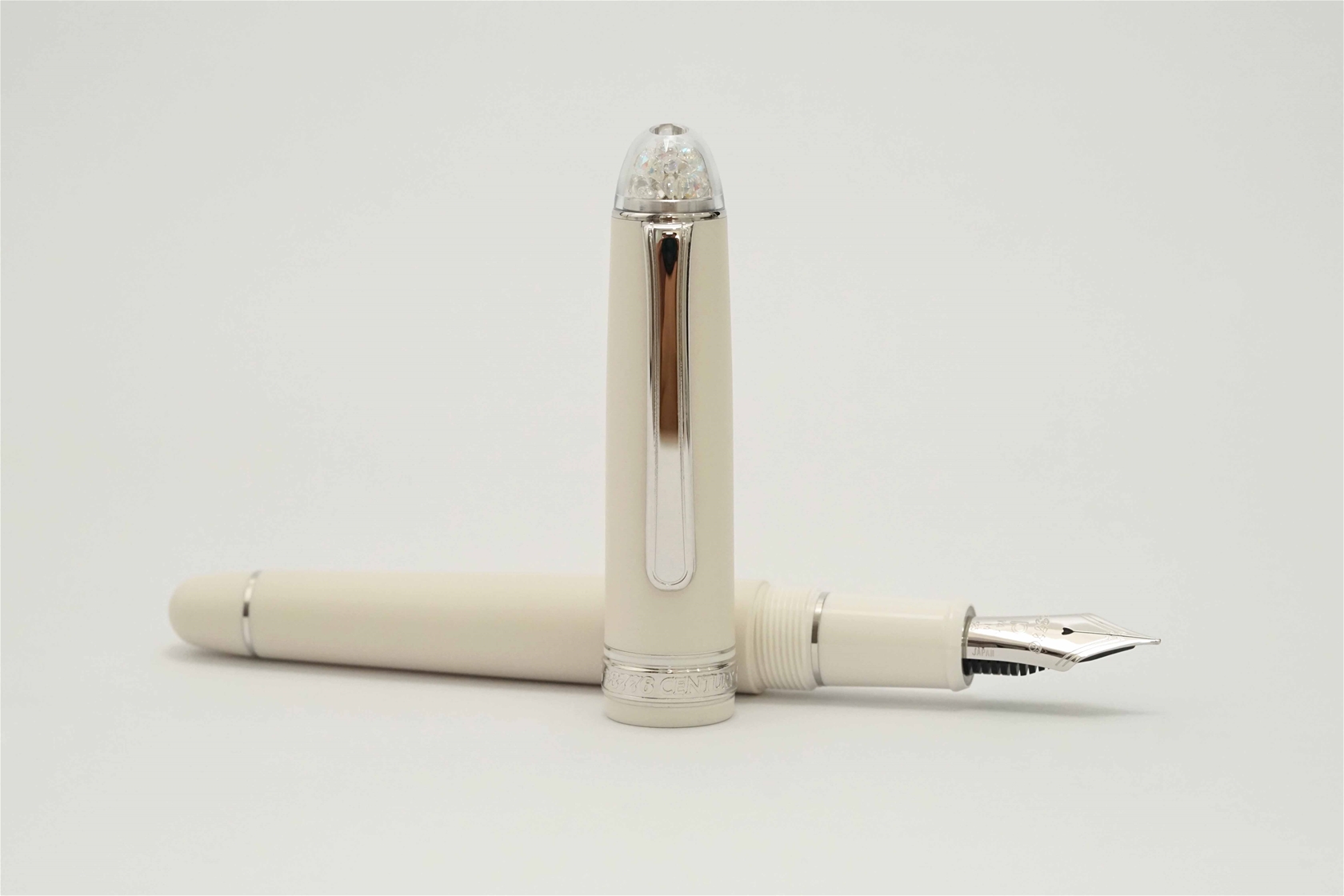 Bút máy Platinum 3776 Century Shape of a Heart Ivory 14K M