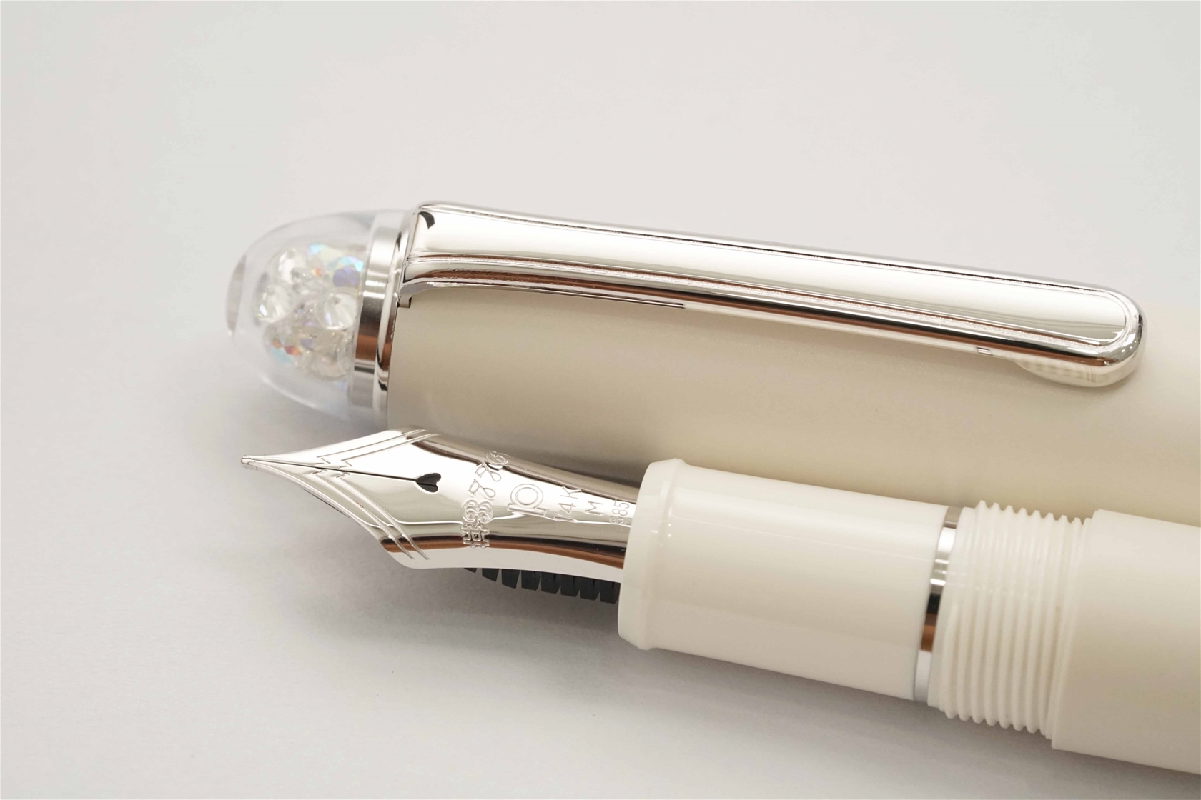 Bút máy Platinum 3776 Century Shape of a Heart Ivory 14K M