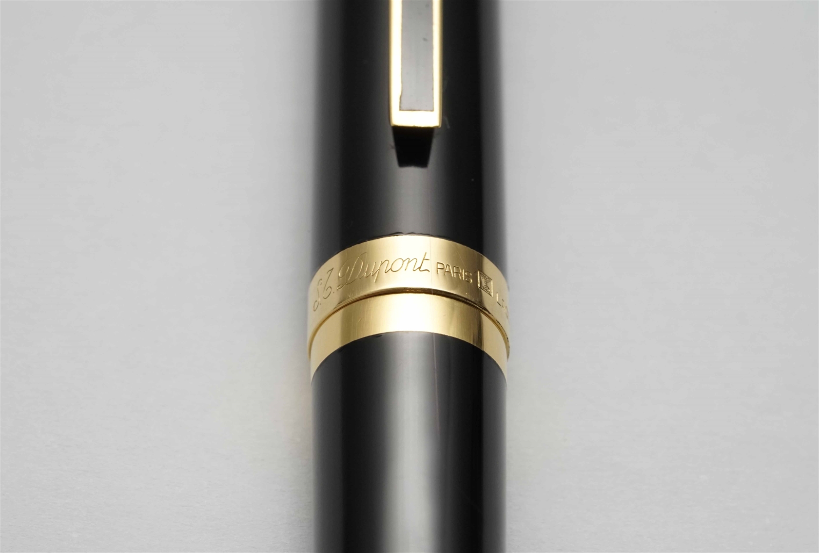 Bút máy S.T. Dupont Classic Black Lacquer De Chine 18K M 