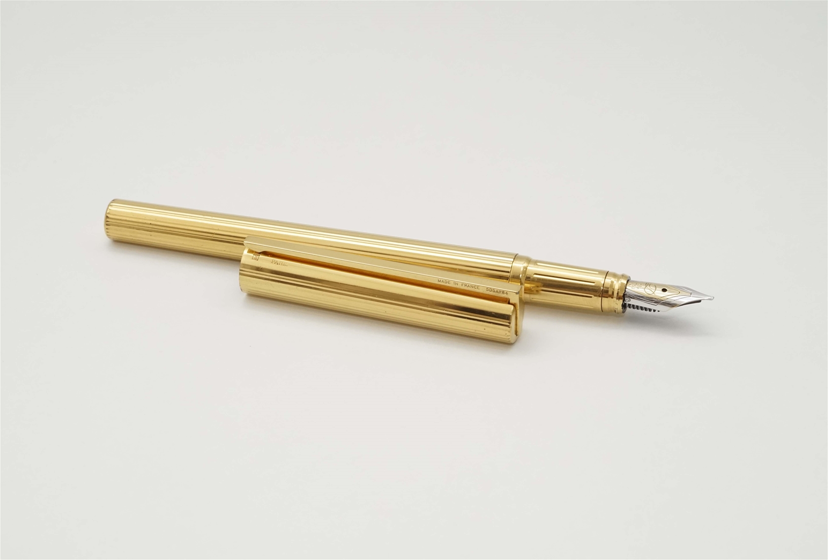 Bút máy S.T. Dupont Classic Gold Plated Pinstripe 18K M 