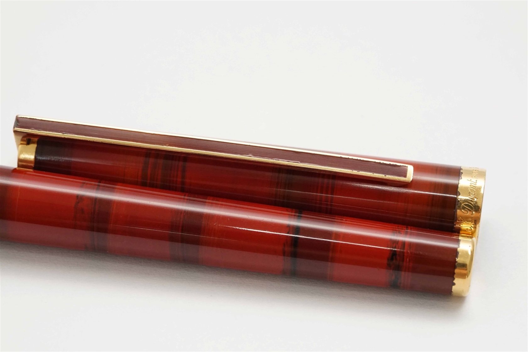 Bút máy S.T. Dupont Classic Red Banded Lacquer De Chine 18K M