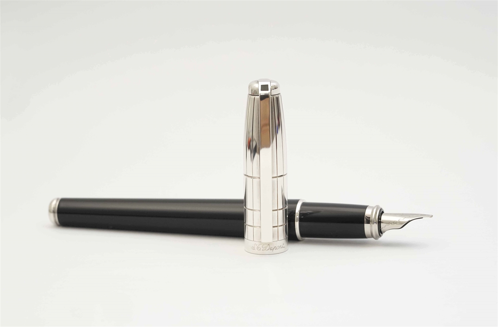 Bút máy S.T. Dupont Fidelio Black Lacquer & Palladium Plated 14K M 