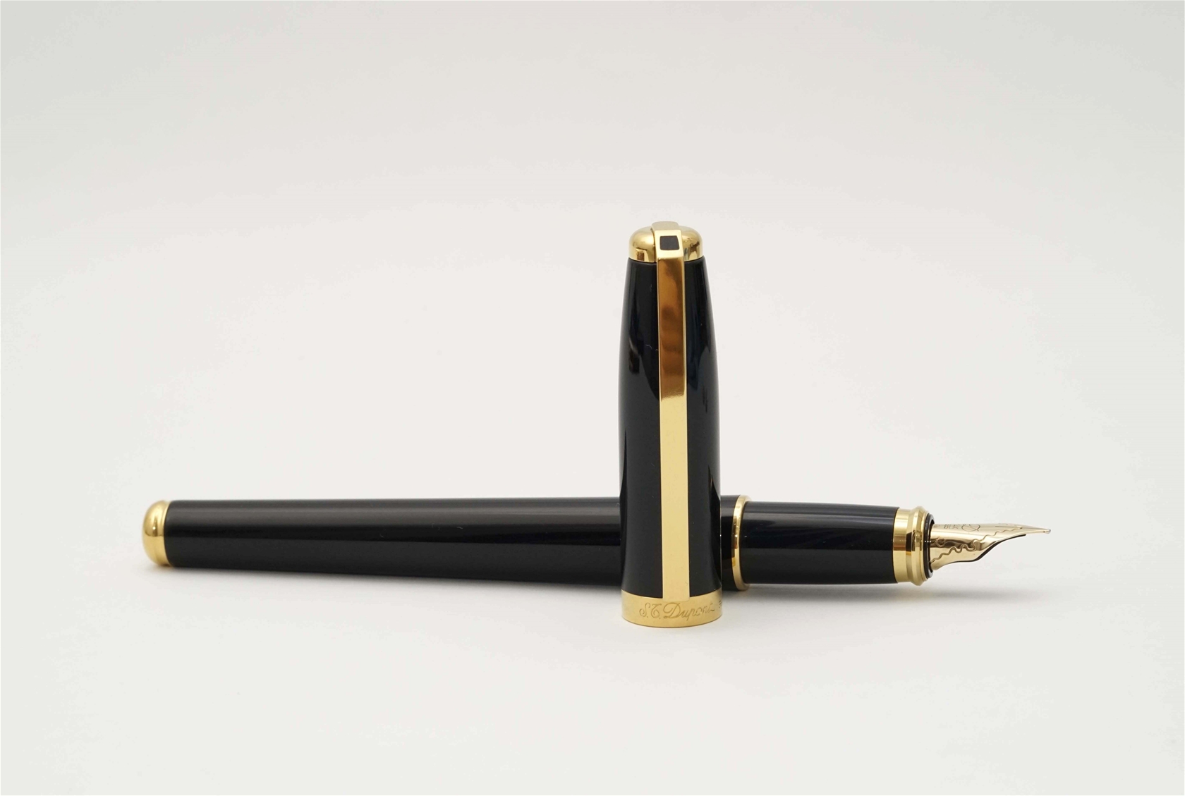 Bút máy S.T. Dupont Fidelio Black Lacquer 14K F 