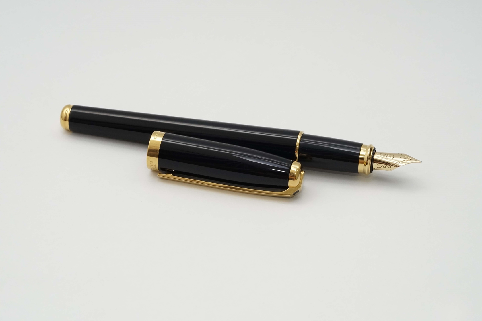 Bút máy S.T. Dupont Fidelio Black Lacquer 14K F 