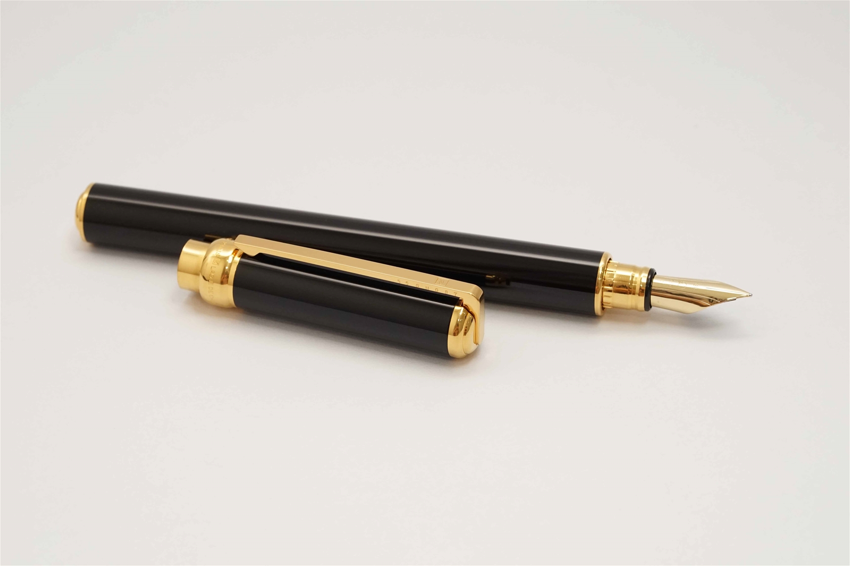 Bút máy S.T. Dupont Gatsby Black Lacquer 18K F