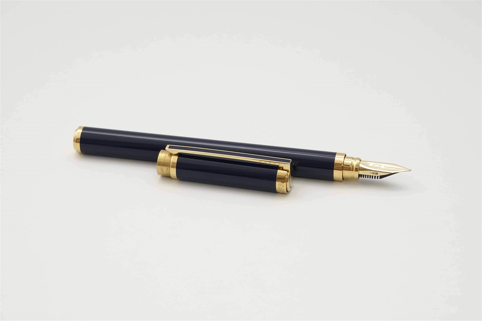 Bút máy S.T. Dupont Gatsby Dark Blue Lacquer De Chine 18K F 