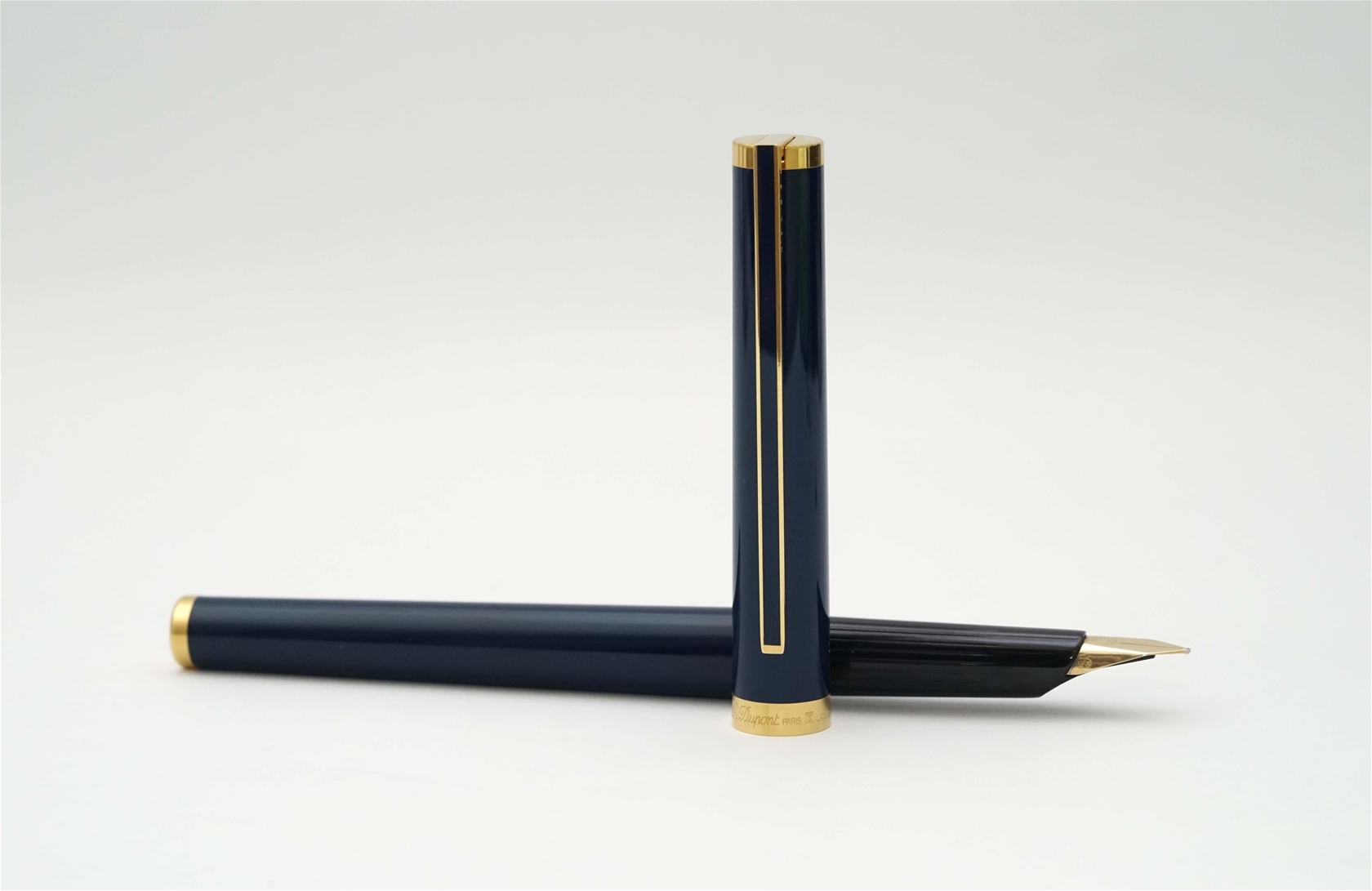 Bút máy S.T. Dupont Classic Dark Blue Lacquer De Chine 18K EF