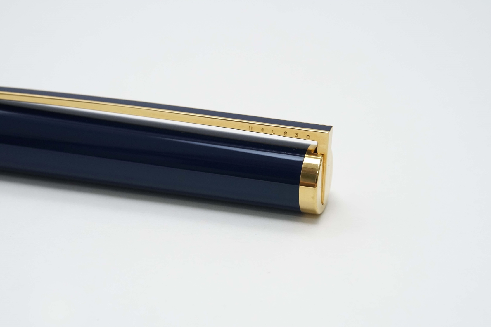 Bút máy S.T. Dupont Classic Dark Blue Lacquer De Chine 18K EF