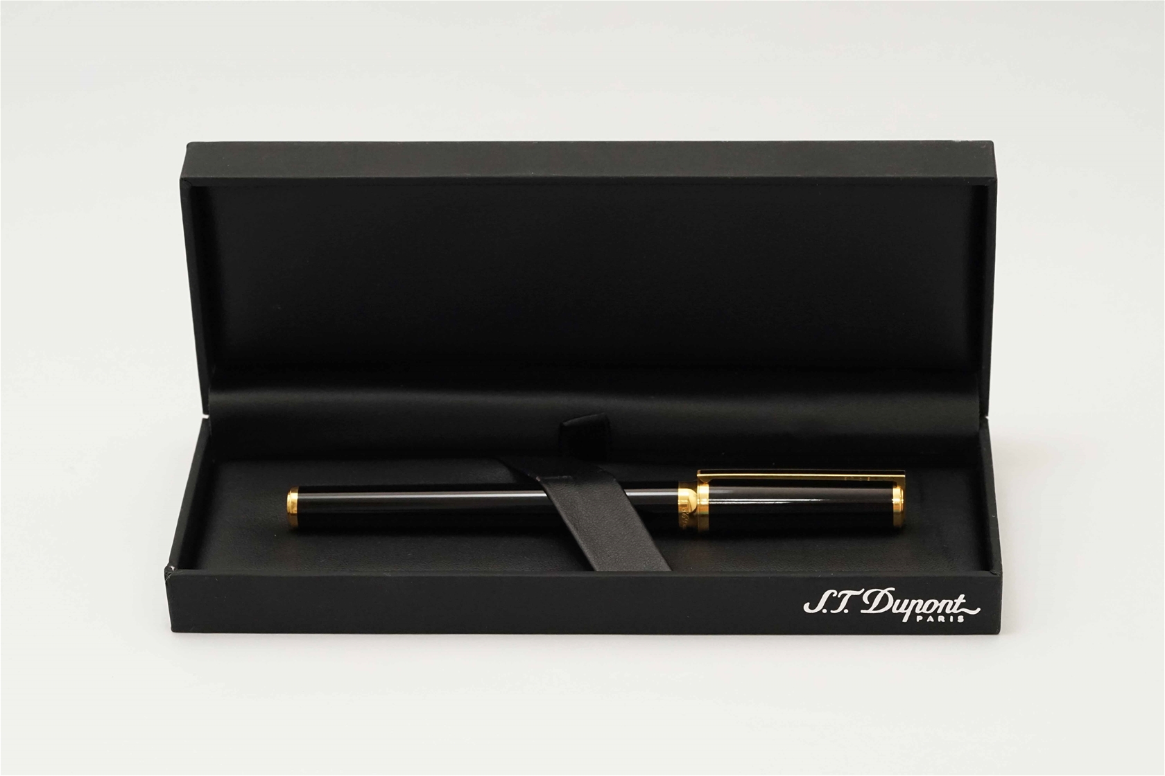 Bút máy S.T. Dupont Montparnasse Black Laque de Chine 18K M