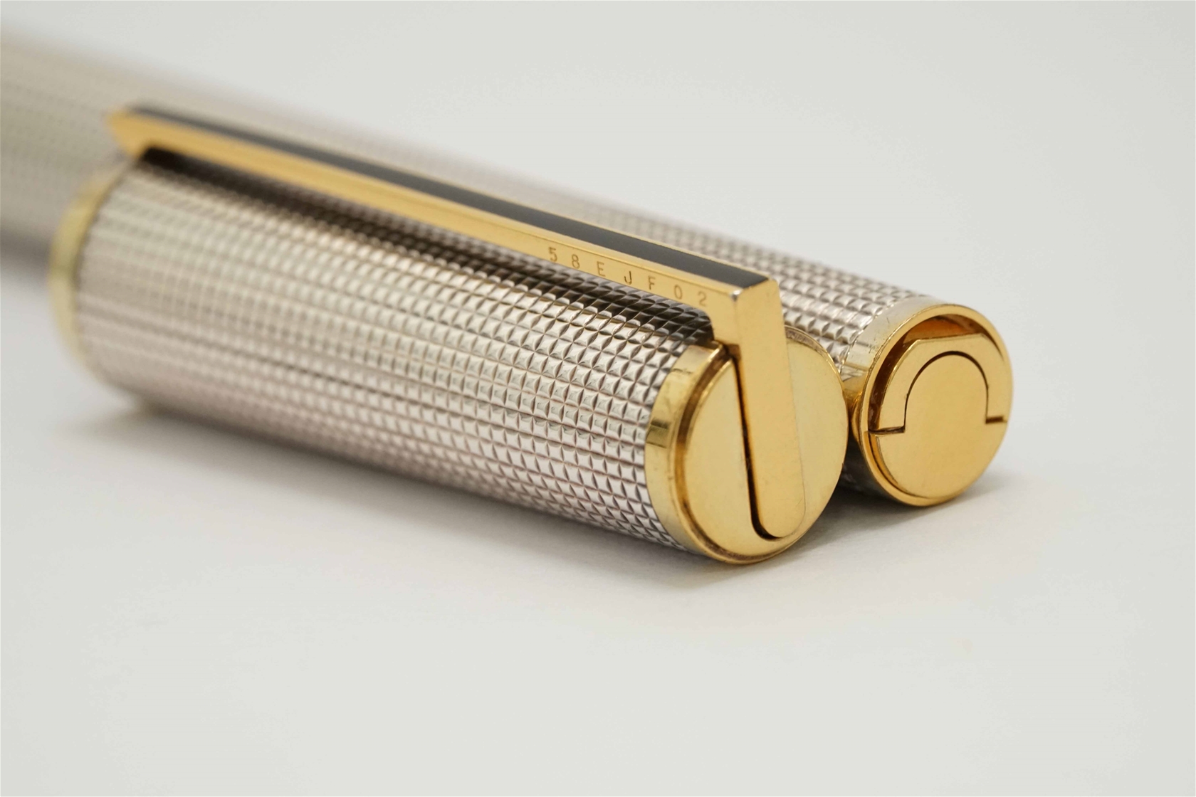 Bút máy S.T. Dupont Montparnasse Ciselé Palladium & Gold Plated 18K F