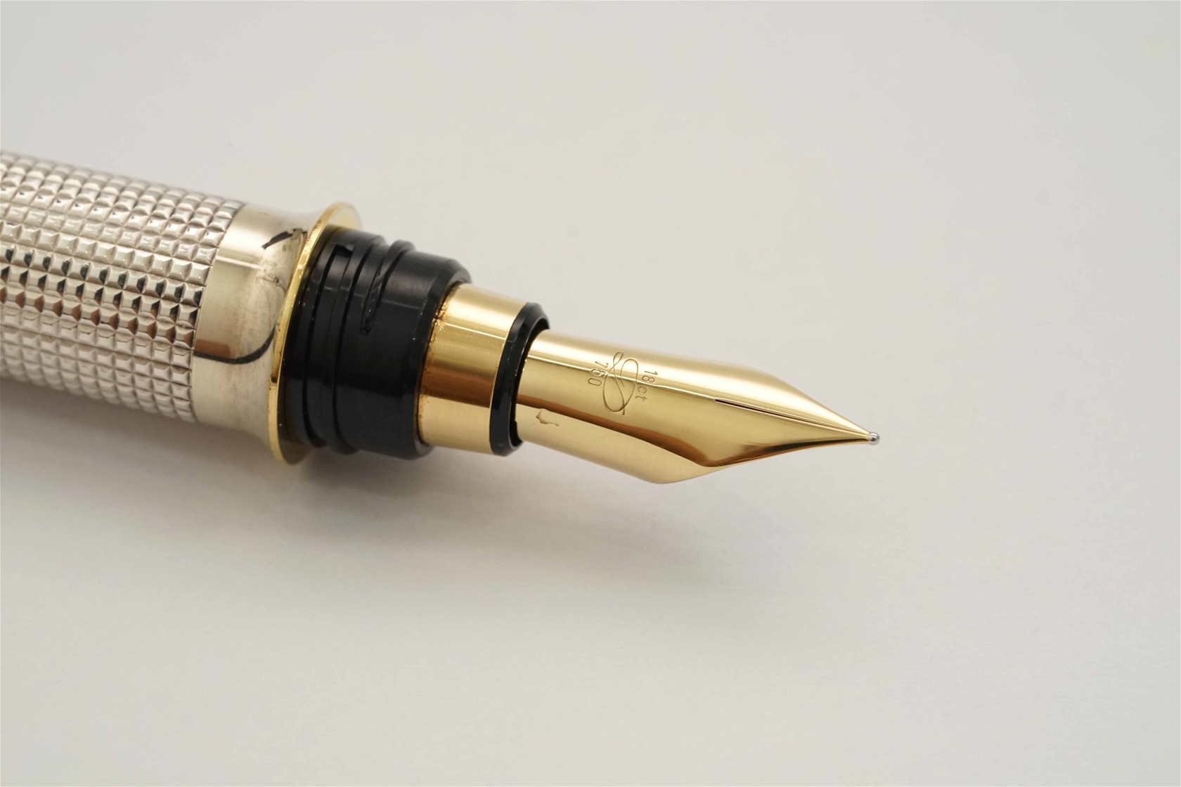 Bút máy S.T. Dupont Montparnasse Ciselé Palladium & Gold Plated 18K F