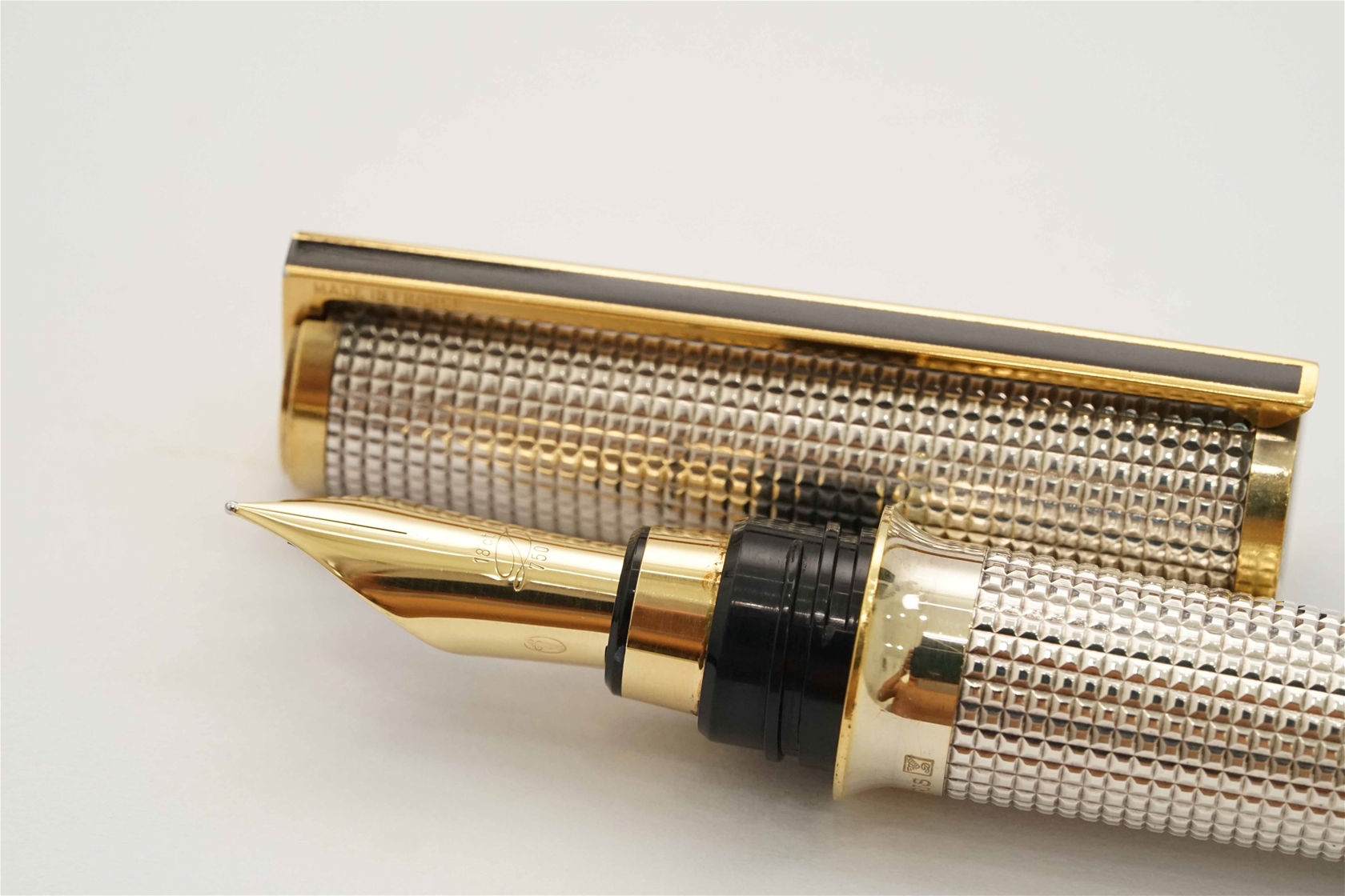 Bút máy S.T. Dupont Montparnasse Ciselé Palladium & Gold Plated 18K F