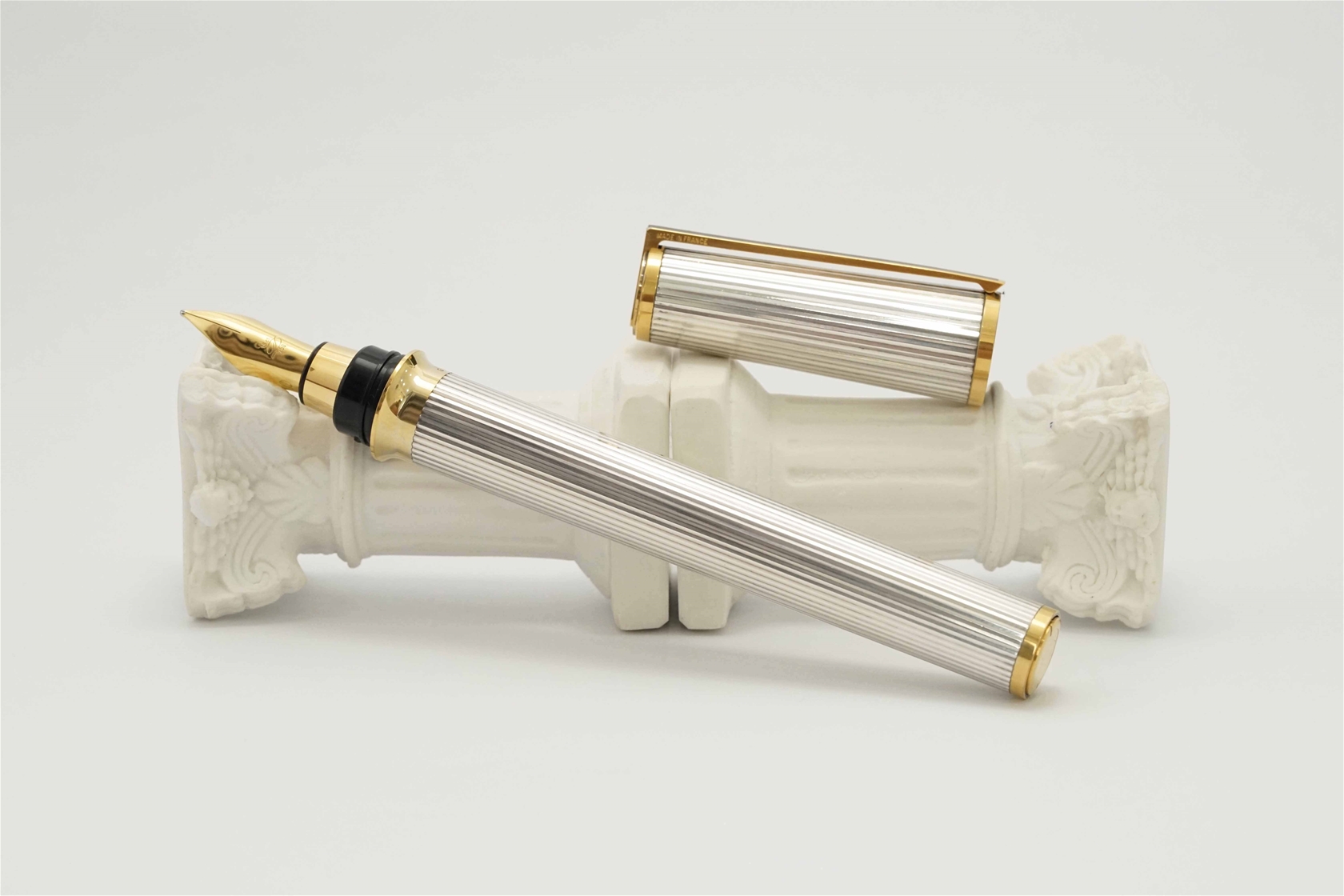 Bút máy S.T. Dupont Montparnasse XL Chairman Silver Plated Godron Pattern 18K M