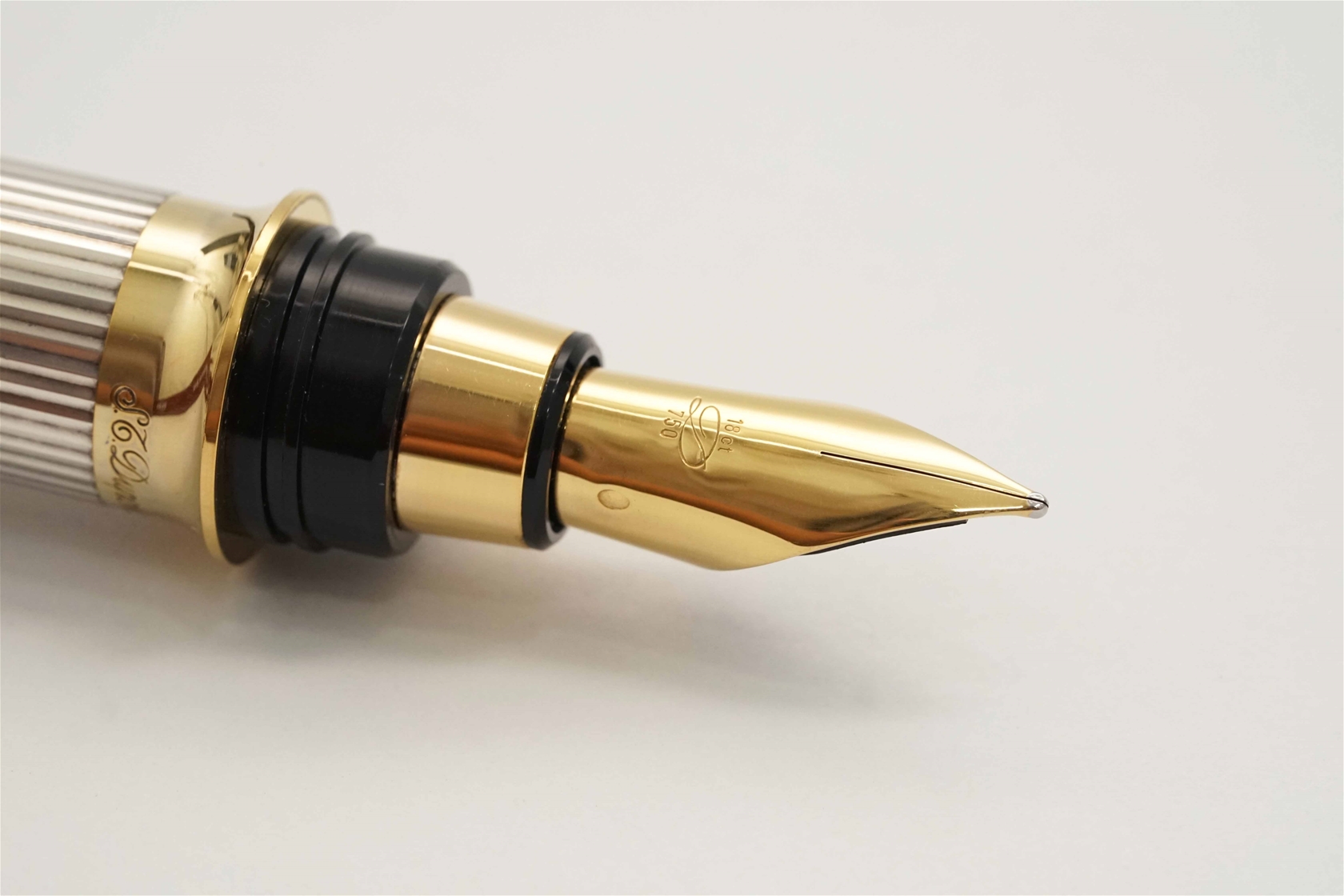 Bút máy S.T. Dupont Montparnasse XL Chairman Silver Plated Godron Pattern 18K M