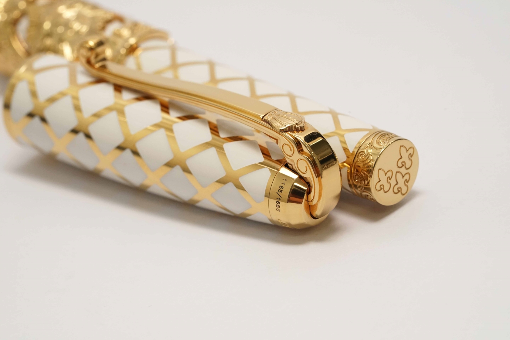 Bút máy S.T. Dupont Versailles Limited Edition 18K F