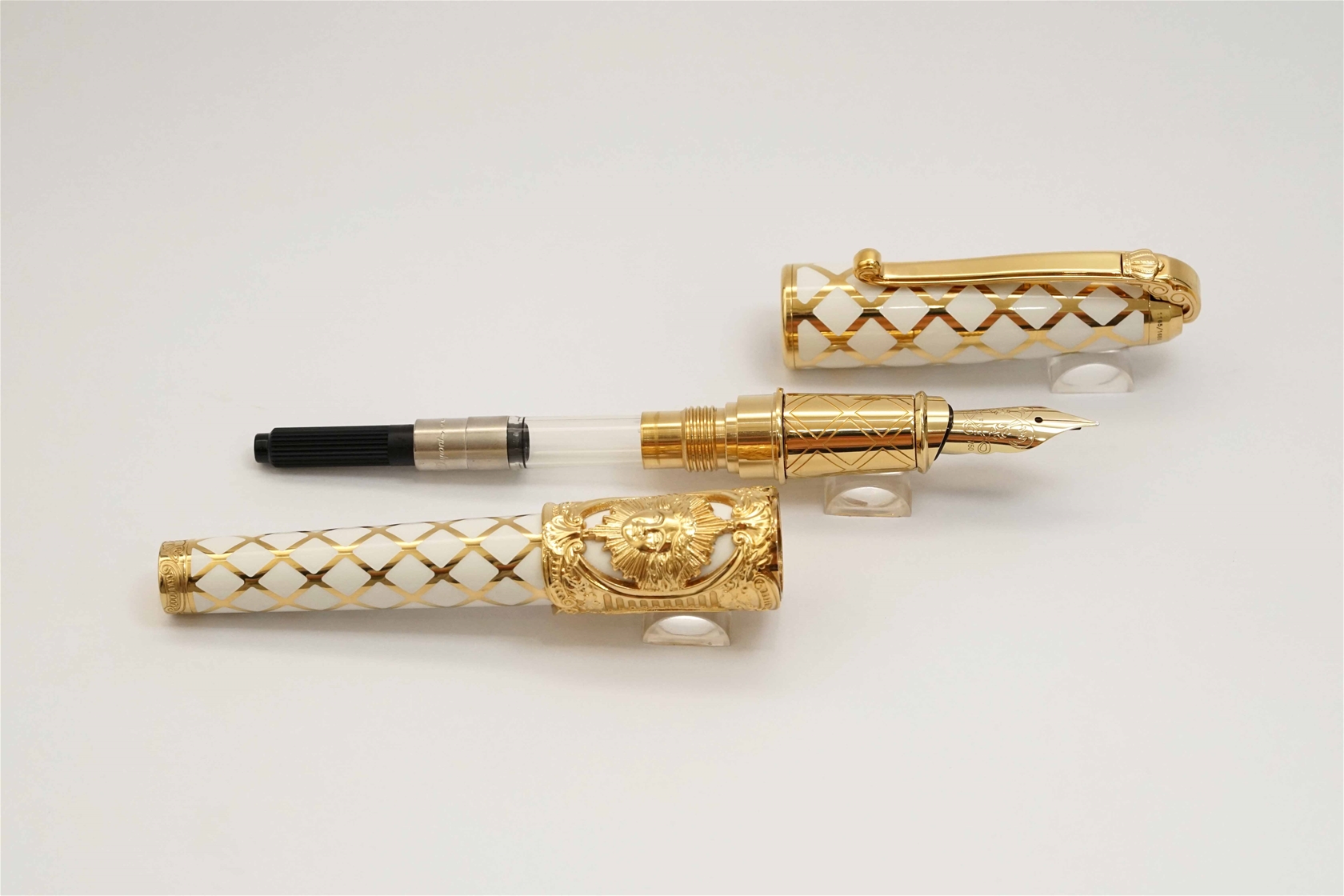 Bút máy S.T. Dupont Versailles Limited Edition 18K F
