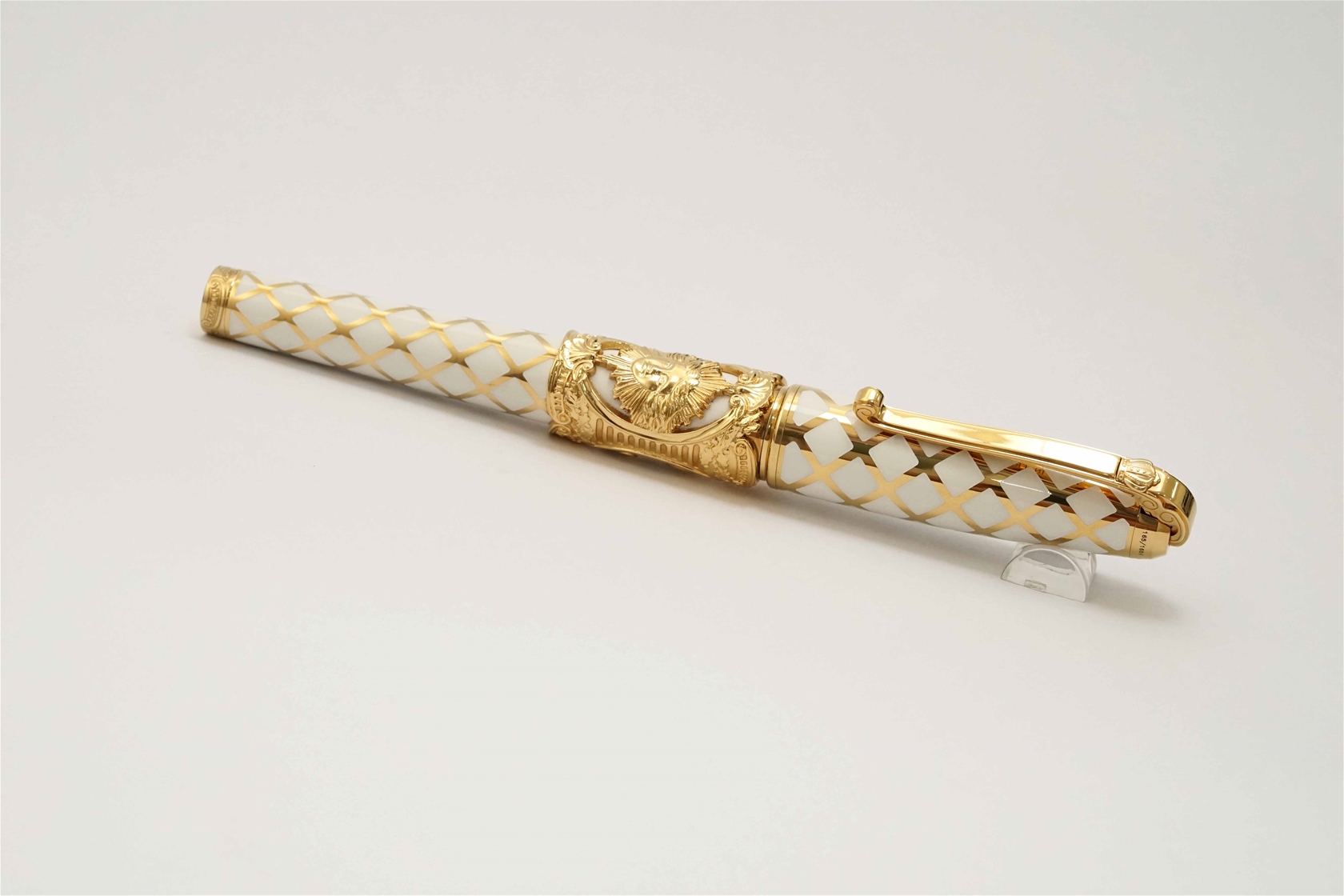 Bút máy S.T. Dupont Versailles Limited Edition 18K F