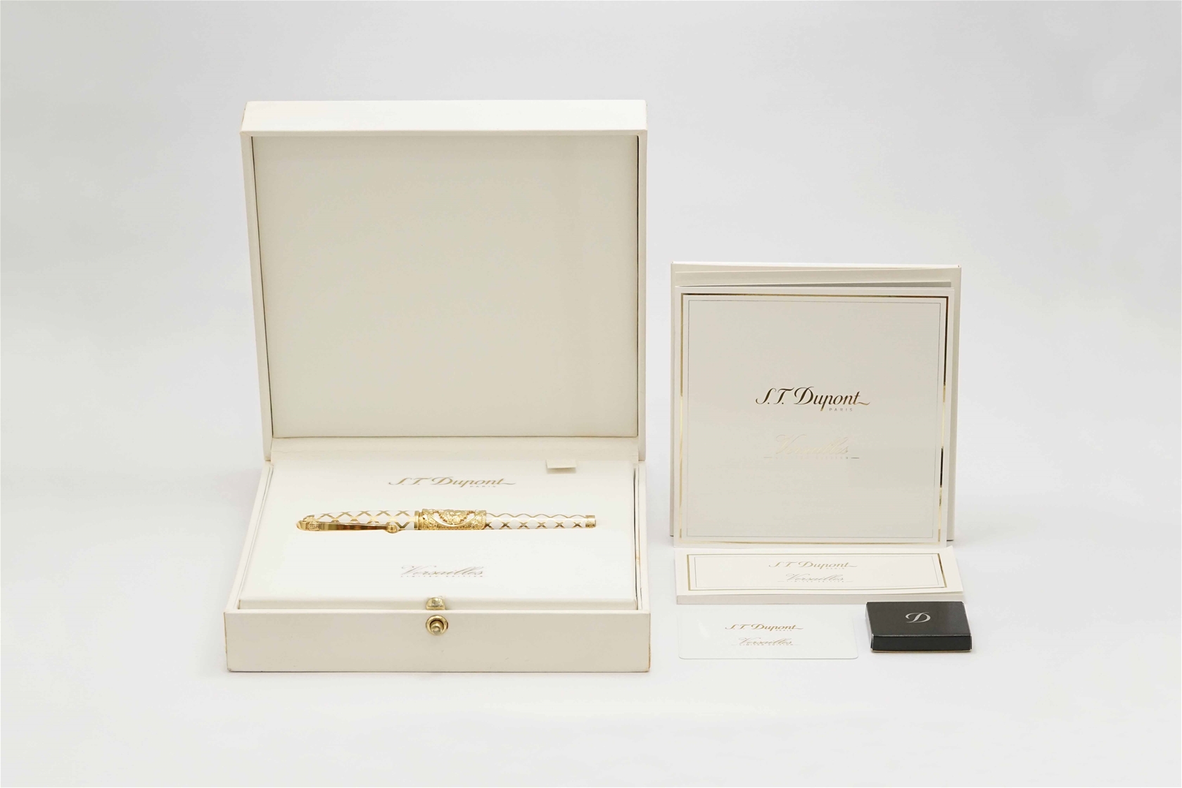 Bút máy S.T. Dupont Versailles Limited Edition 18K F