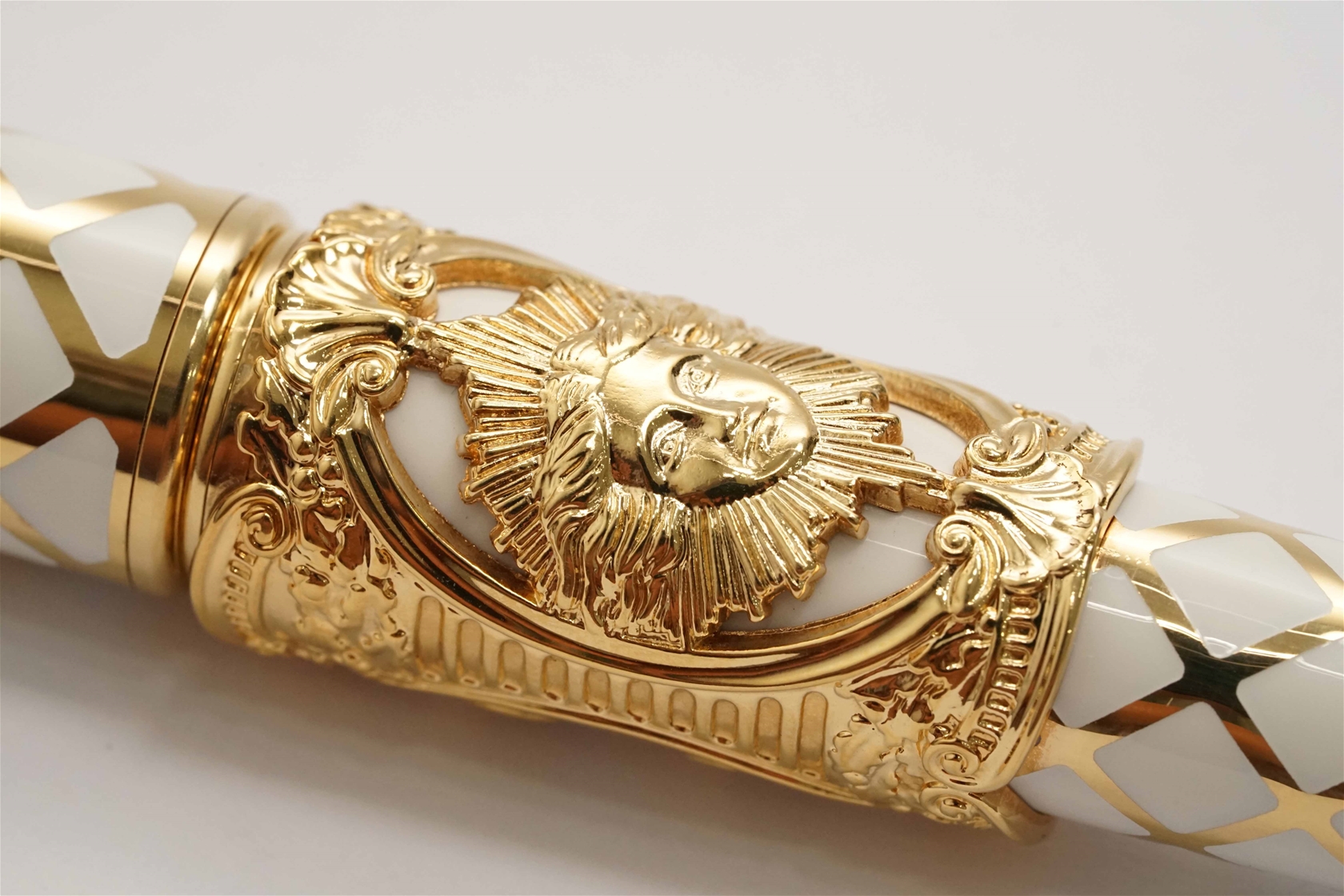 Bút máy S.T. Dupont Versailles Limited Edition 18K F