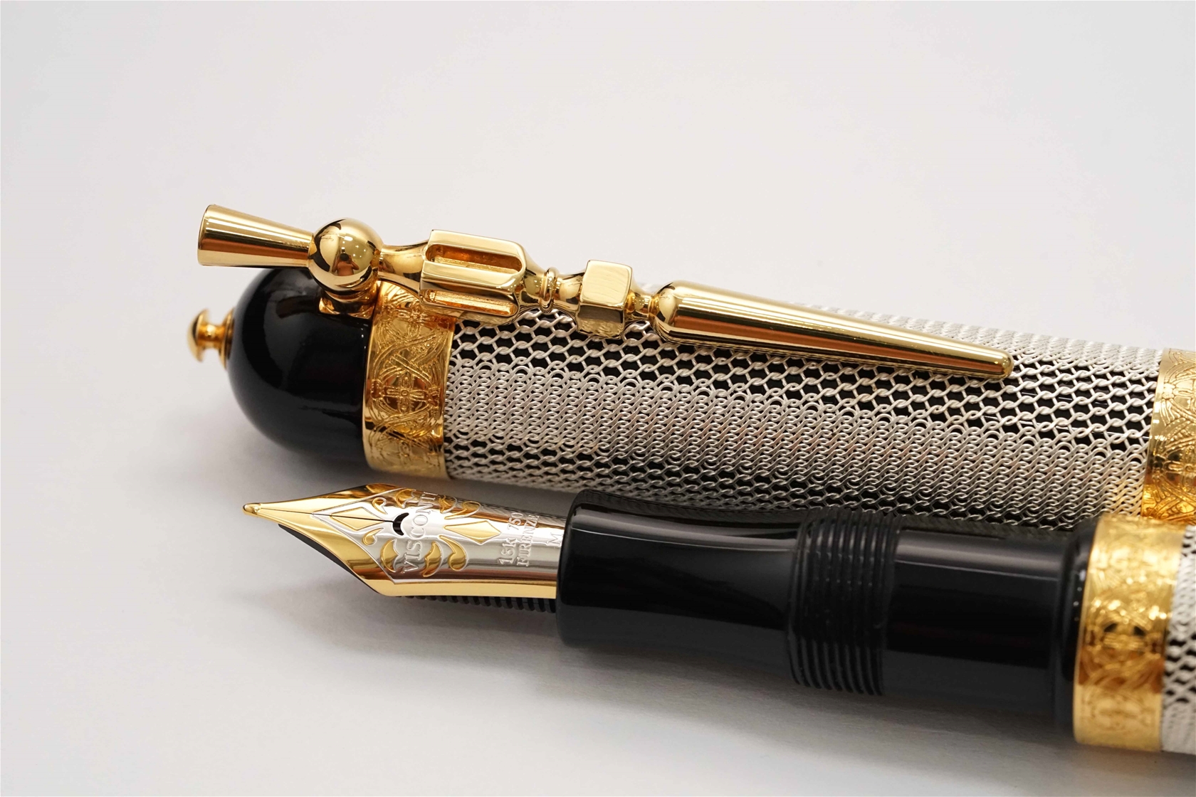 Bút máy Visconti Camelot Black & Silver Limited Edition 18K M