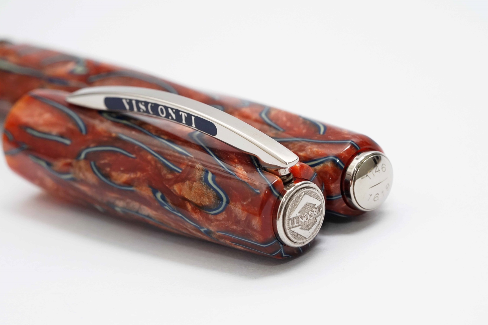 Bút máy Visconti Divina Desert Springs Limited Edition 18K F