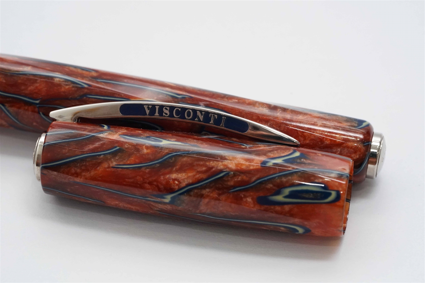 Bút máy Visconti Divina Desert Springs Limited Edition 18K F