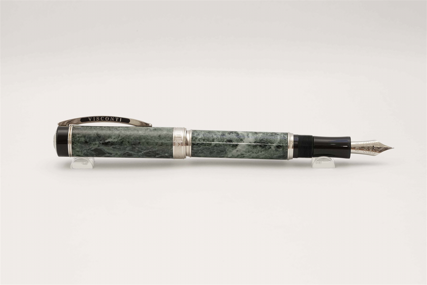 Bút máy Visconti Millionaire Green Solid Natural Marble 23K F