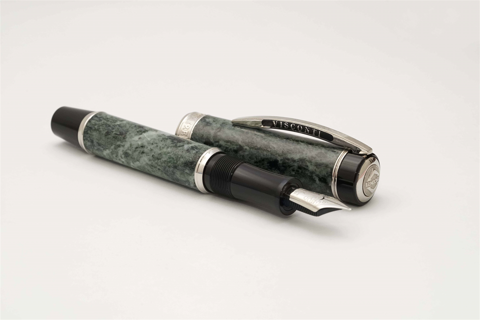 Bút máy Visconti Millionaire Green Solid Natural Marble 23K F