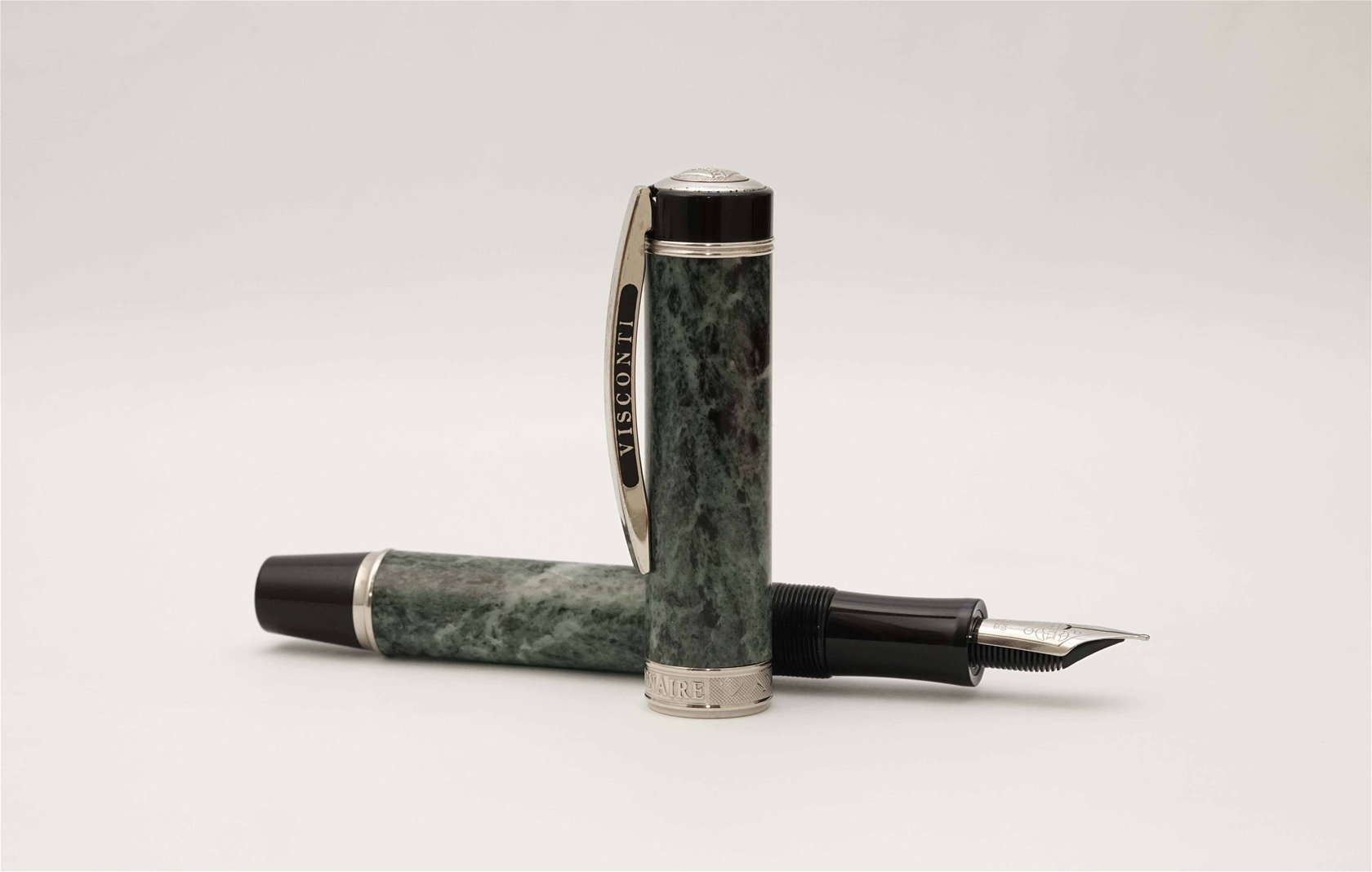 Bút máy Visconti Millionaire Green Solid Natural Marble 23K F