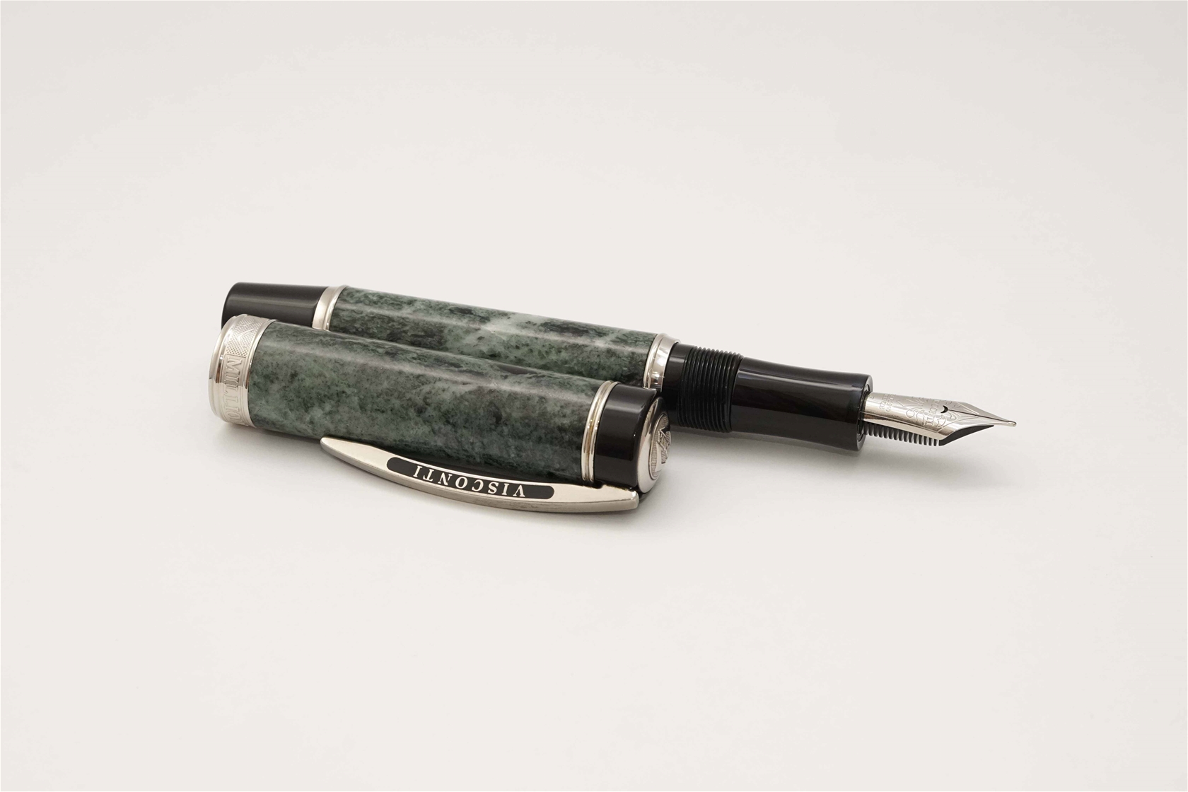 Bút máy Visconti Millionaire Green Solid Natural Marble 23K F