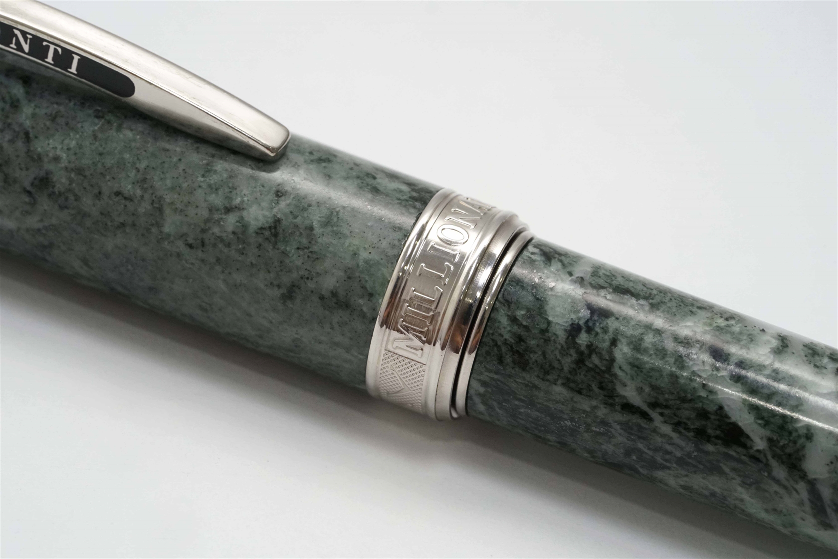 Bút máy Visconti Millionaire Green Solid Natural Marble 23K F