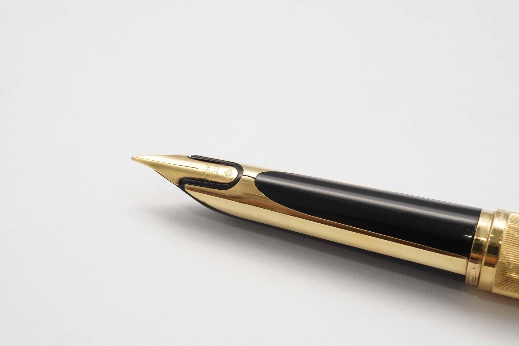 Bút Máy Waterman Cf Gold Plated Moire 18K F