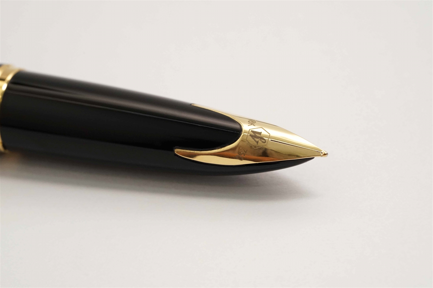 Bút máy Waterman Carene Black Lacquer 18K F