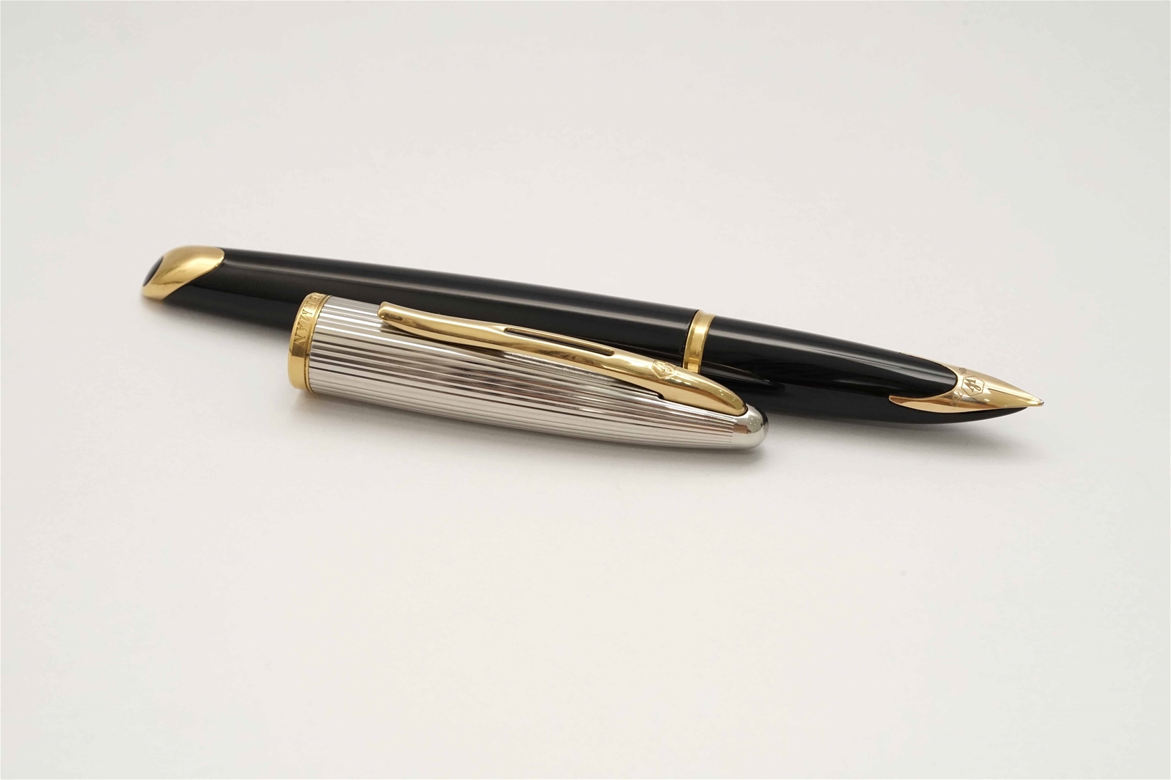 Bút máy Waterman Carene Deluxe Black 18K M