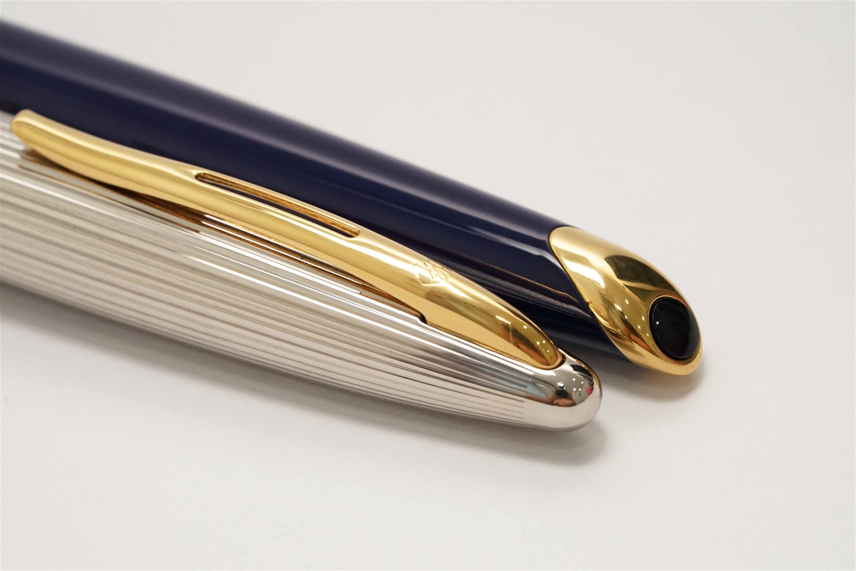 Bút máy Waterman Carene Deluxe Blue 18K M